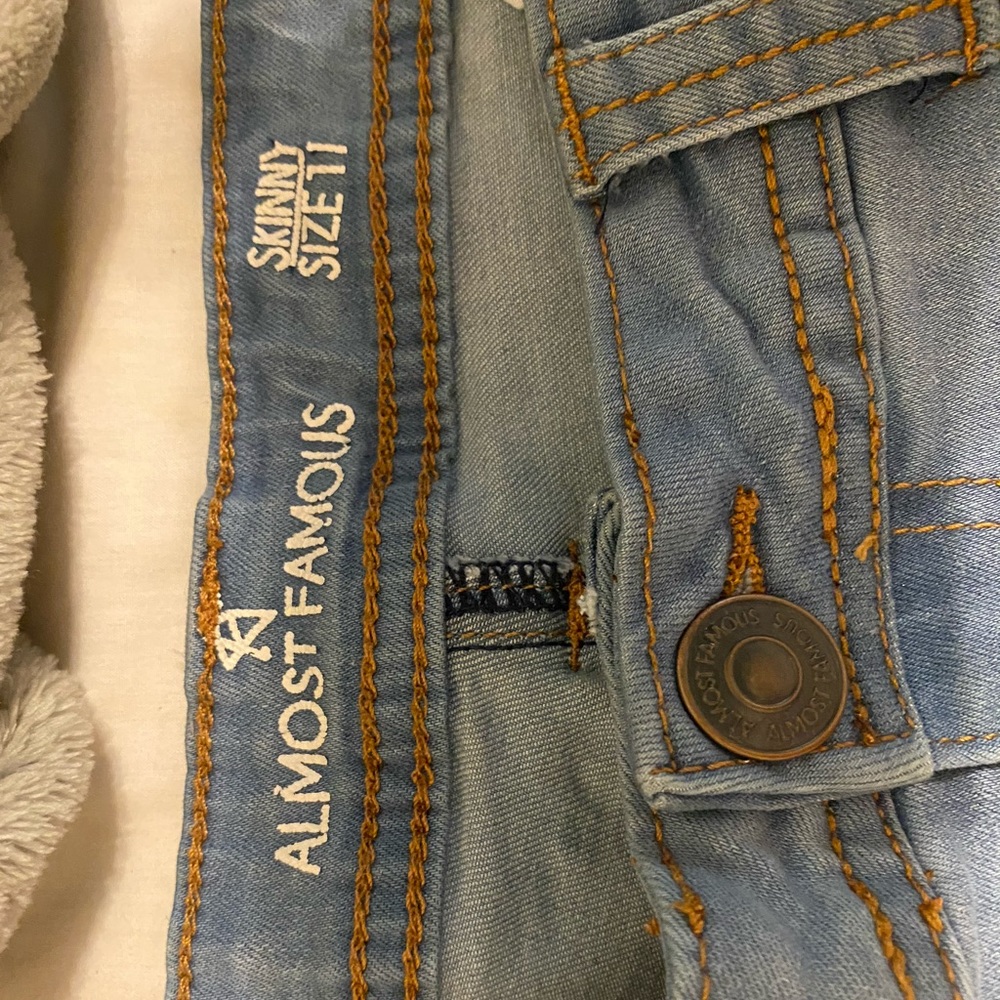 Women’s Ripped Jeans - Picture 2 of 3
